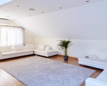 Light, Bright, and Soft Underfoot: How to Pick the Perfect Wool Rug for a Sunlit Living Room