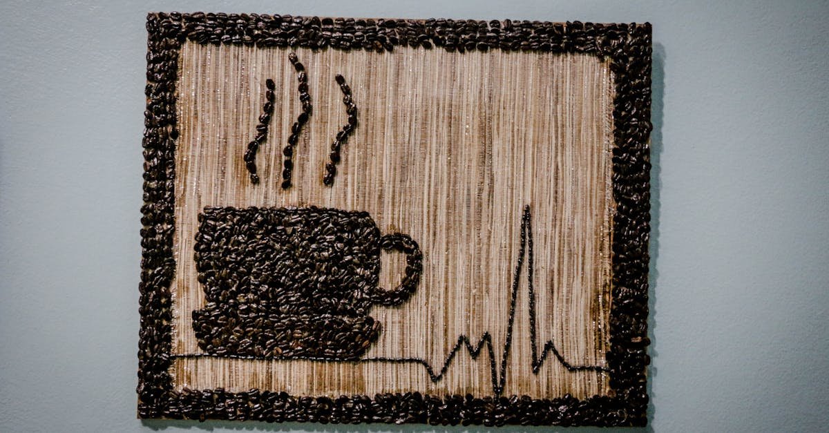Chic Wall Decor on a Shoestring: Turn Everyday Items into Eye-Catching Art