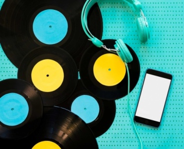 Custom Business Radio and the Evolution of Sensory Brand Identity