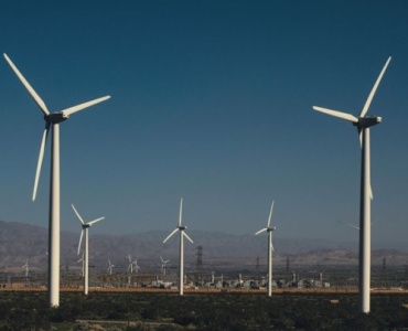 Turn Sun and Wind into Savings: A Homeowner’s Guide to Cheaper Power