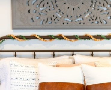 Dreamy Coastal Headboard: Chic Seashell Garland Ideas to Crown Your Bed