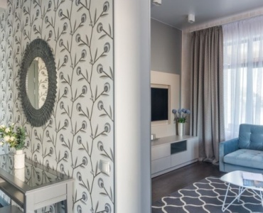 Make an Entrance: Choosing the Perfect Floral Wallpaper for a Welcoming Hallway