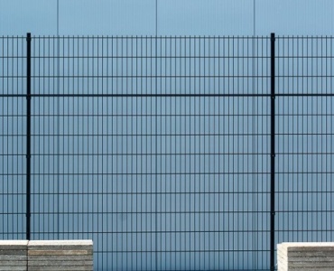 Rock-Solid Style: Step-by-Step to a Sleek Panel Fence on Concrete Block Foundations