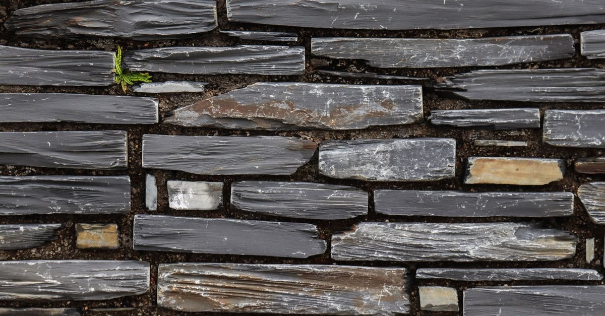 Turn Split Slabs into a Stunning Garden Wall: A Step-by-Step DIY Guide