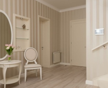 Reflective Elegance: Create a Show-Stopping Feature Wall with Venetian Mirrors