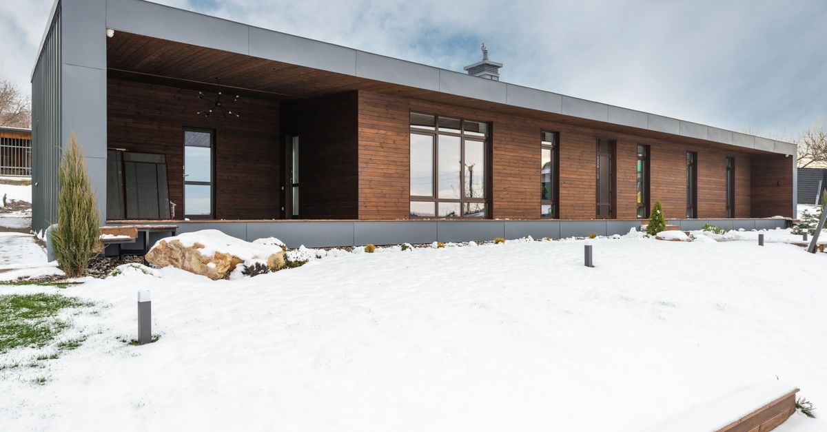 Snow, Schedules, and Savings: The Real Pros and Cons of Building Your Home in Winter