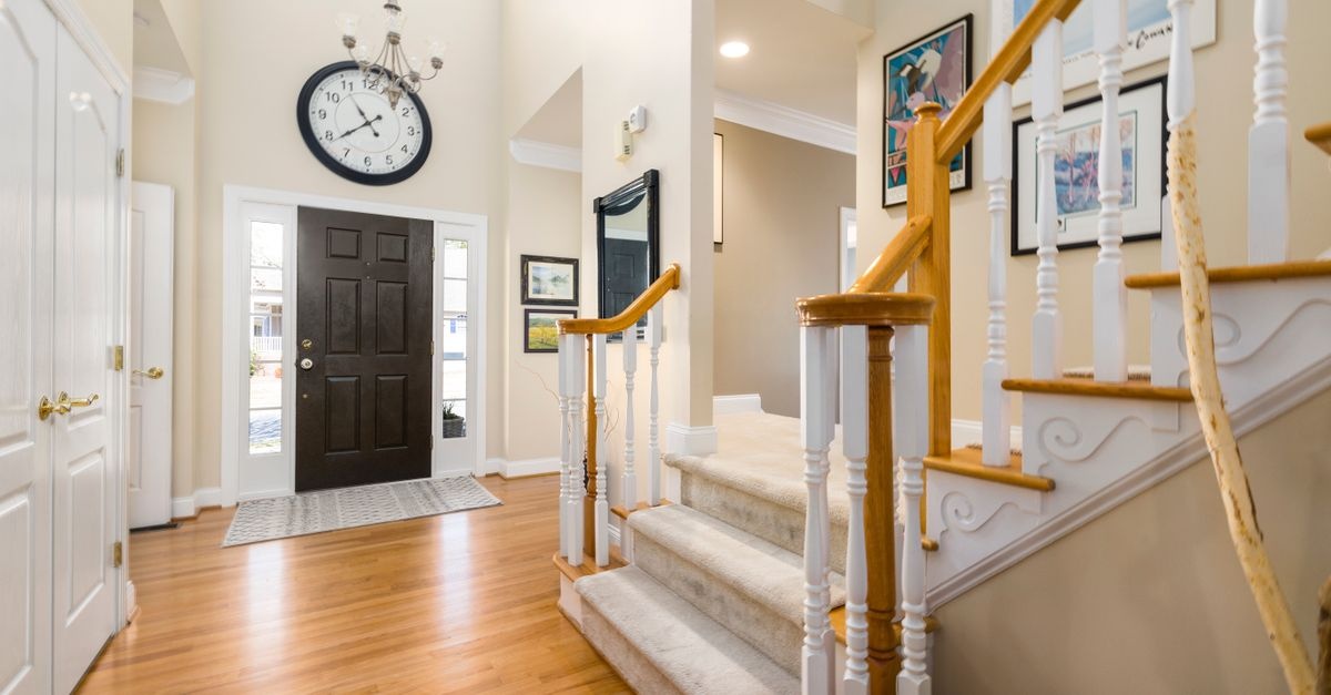 Staircase Storylines: Curate a Picture-Perfect Gallery That Rises with You